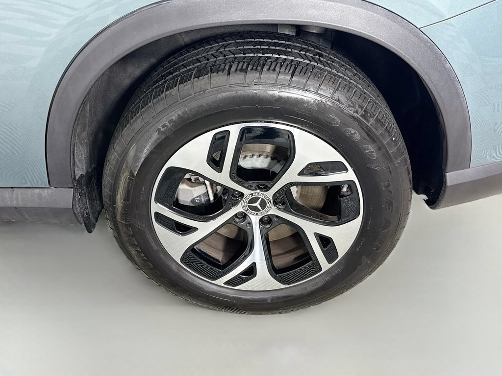 Used 2025 Mercedes-Benz GLC 350e 4MATIC image 22