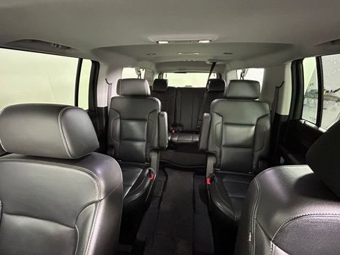 Used 2019 Chevrolet Suburban Premier AWD/4WD image 25