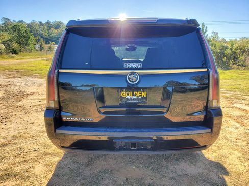 Used 2015 Cadillac Escalade Luxury image 6