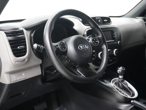 Used 2017 Kia Soul Base image 8