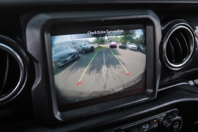 Used 2021 Jeep Wrangler Unlimited Sahara AWD/4WD image 36