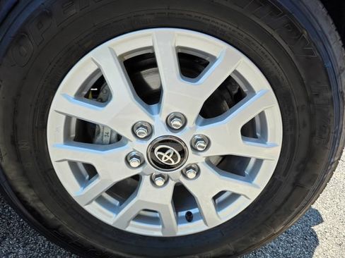 Used 2024 Toyota Tacoma SR w/ SR Upgrade Package AWD/4WD image 8