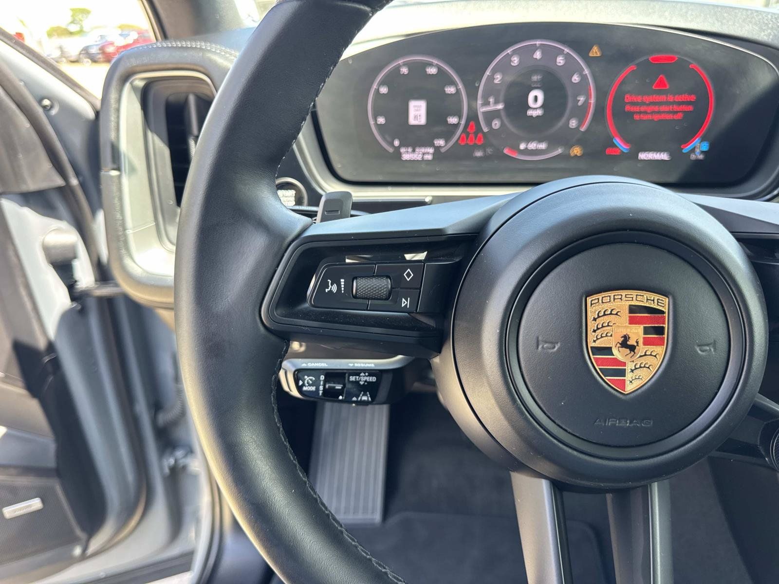 Used 2024 Porsche Cayenne AWD/4WD image 23