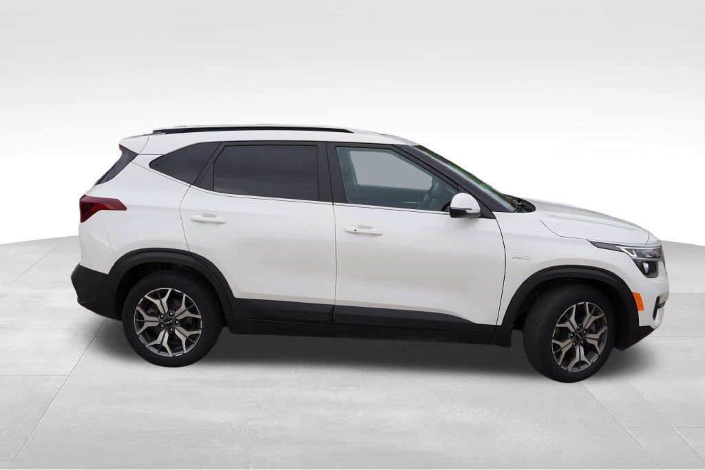 Certified 2023 Kia Seltos EX AWD/4WD image 2