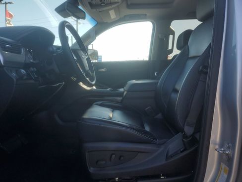Used 2019 Chevrolet Suburban LT image 8