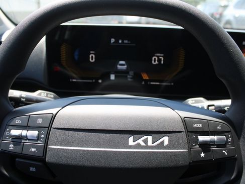New 2025 Kia K4 LXS image 26