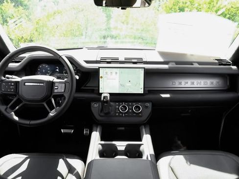 Used 2025 Land Rover Defender 110 V8 AWD/4WD image 20