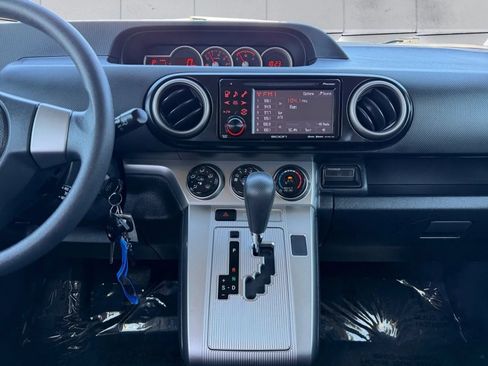 Used 2012 Scion xB FWD image 11