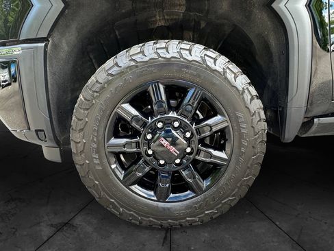 Used 2025 GMC Sierra 2500 AT4 w/ AT4 Premium Plus Package AWD/4WD image 14