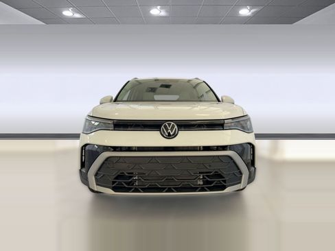 New 2026 Volkswagen Taos SE image 6