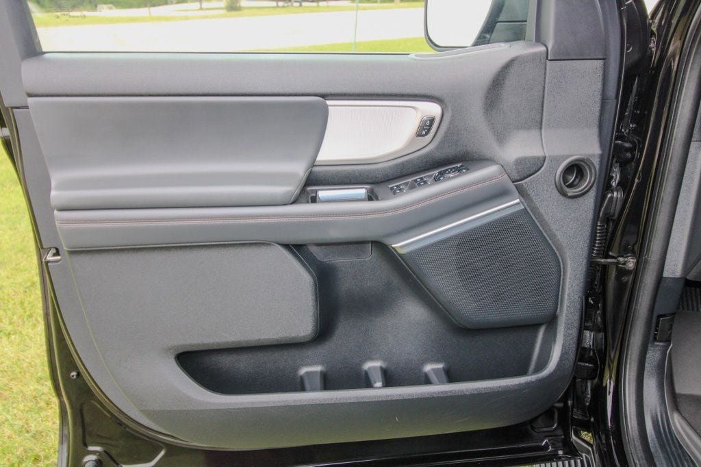 Used 2025 Ford Expedition Active AWD/4WD image 13
