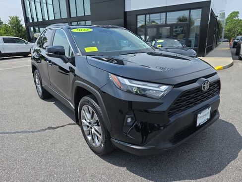 Used 2022 Toyota RAV4 XLE Premium AWD/4WD image 4