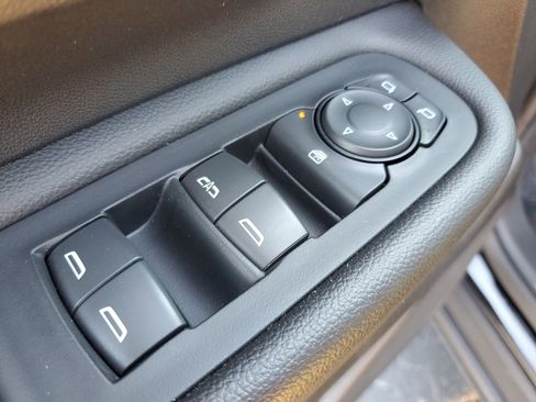 Used 2023 GMC Terrain SLE w/ Driver Convenience Package image 17