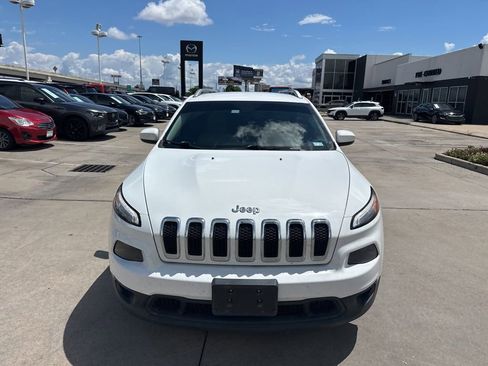 Used 2015 Jeep Cherokee Latitude FWD image 2