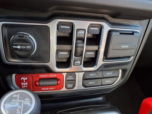 Used 2024 Jeep Wrangler Unlimited Rubicon 4xe w/ Technology Group image 7