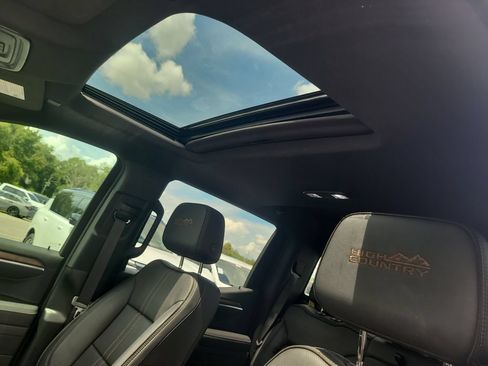 Used 2025 Chevrolet Silverado 1500 High Country w/ High Country Premium Package AWD/4WD image 19