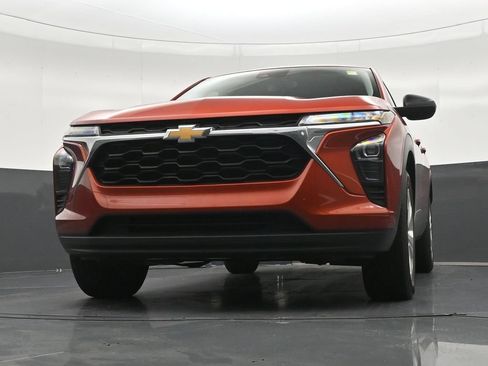 Used 2024 Chevrolet Trax LS FWD image 30