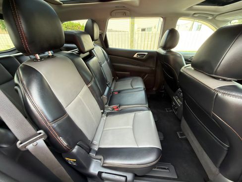 Used 2019 Nissan Pathfinder SL AWD/4WD image 30