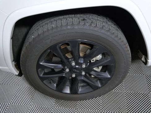 Used 2022 Jeep Grand Cherokee Laredo X AWD/4WD image 12