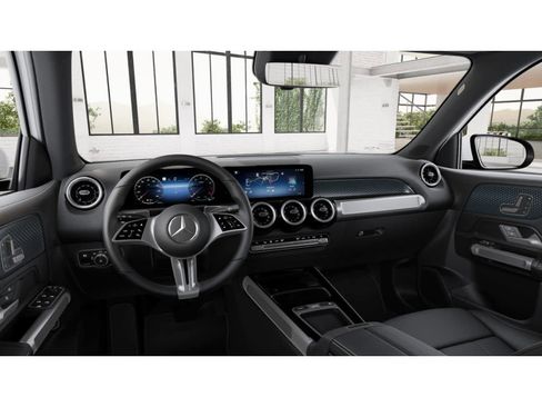 Used 2026 Mercedes-Benz GLB 250 image 3