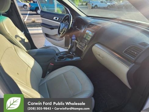 Used 2018 Ford Explorer XLT w/ Equipment Group 202A AWD/4WD image 4