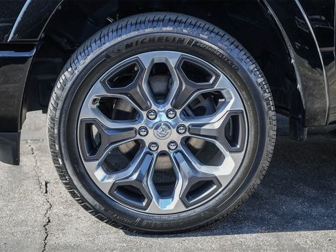 Used 2019 RAM 1500 Limited image 9