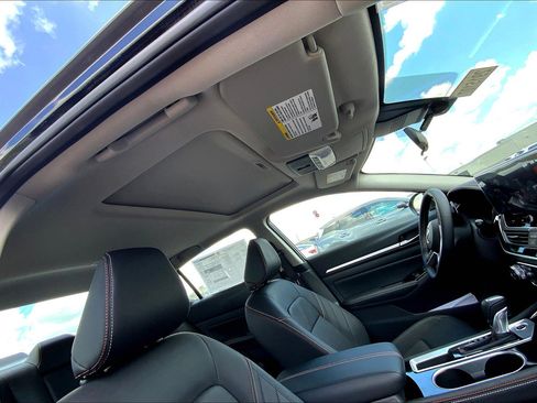 New 2025 Nissan Altima 2.5 SR image 14