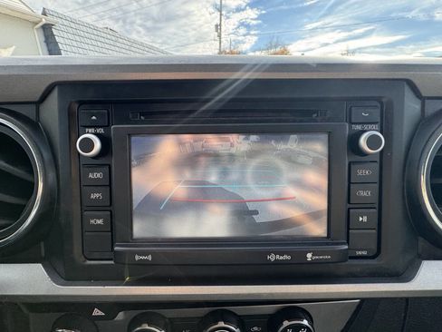 Used 2016 Toyota Tacoma SR5 w/ SR5 Appearance Package (SN) image 34