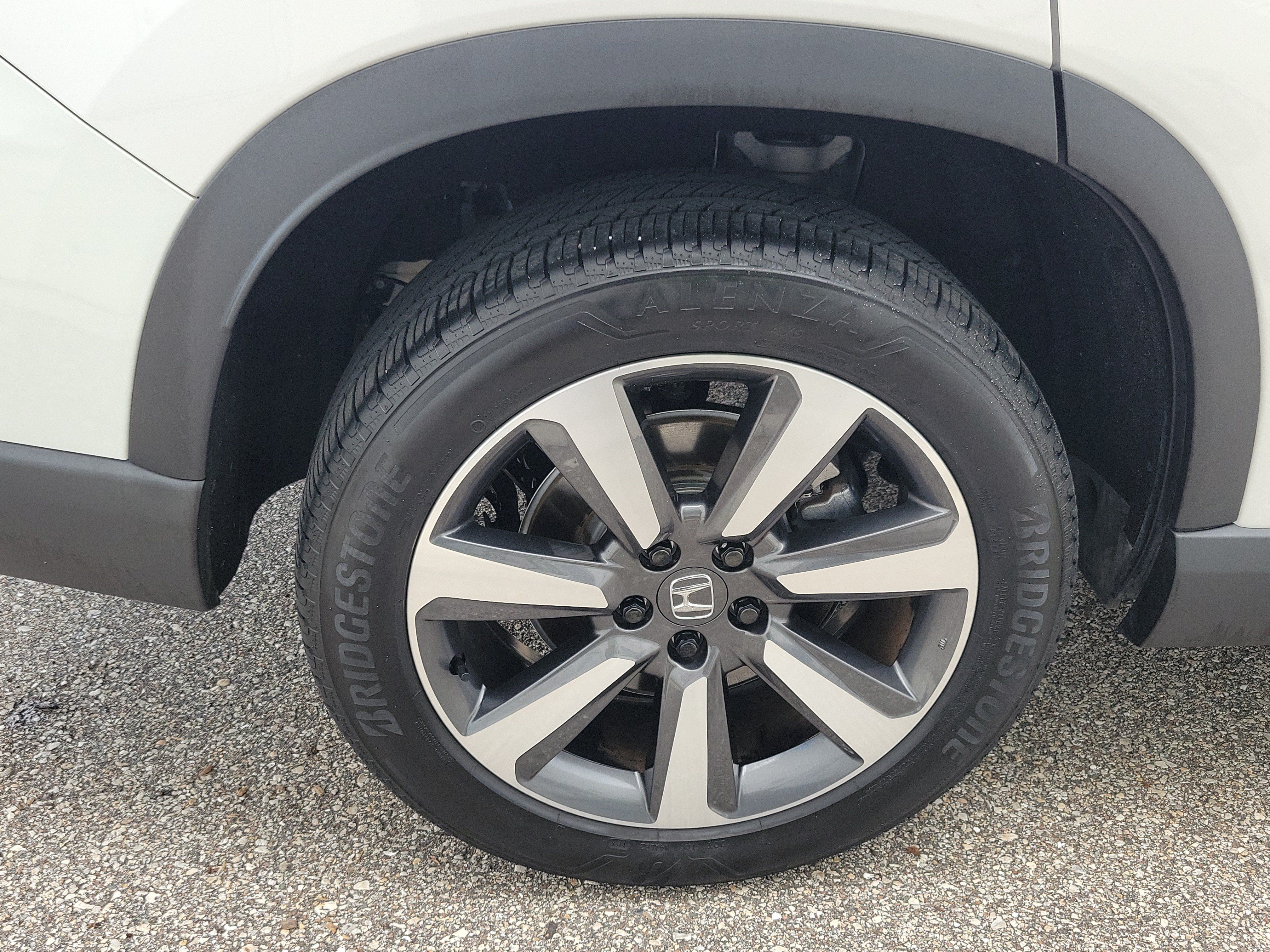 Used 2025 Honda Pilot Touring image 12
