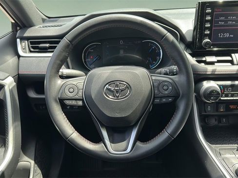 Used 2021 Toyota RAV4 SE image 12