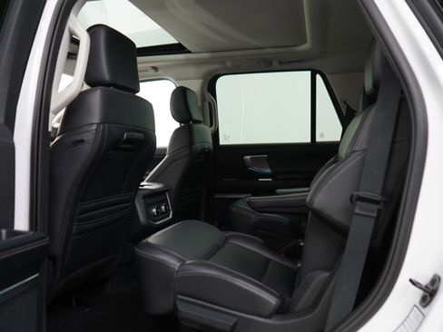 Used 2025 Ford Expedition Platinum AWD/4WD image 20