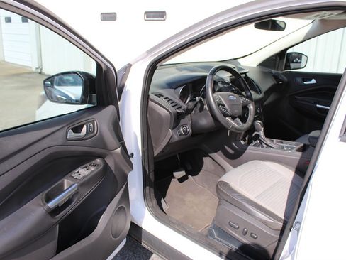 Used 2017 Ford Escape SE w/ Equipment Group 201A FWD image 6