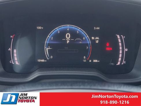 Used 2025 Toyota Corolla SE w/ SE Premium Package FWD image 17