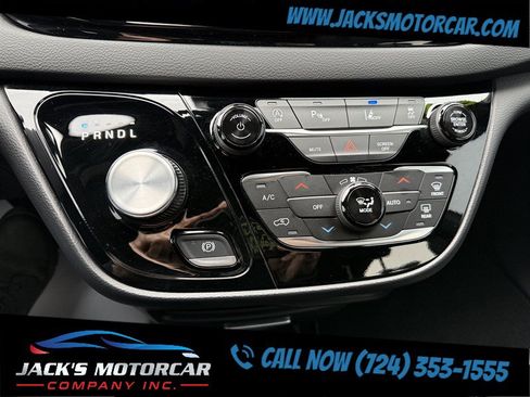 Used 2026 Chrysler Pacifica Select FWD image 14