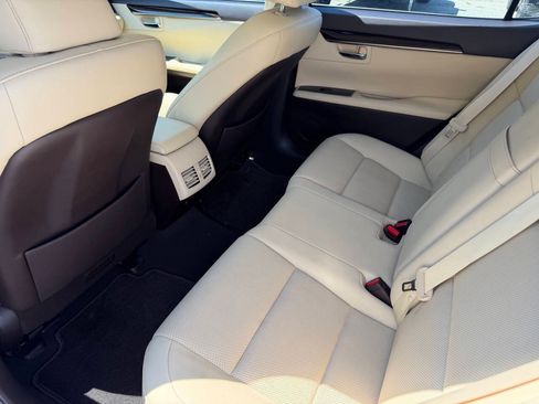 Used 2016 Lexus ES 350 w/ Premium Package w/Wood Trim FWD image 13