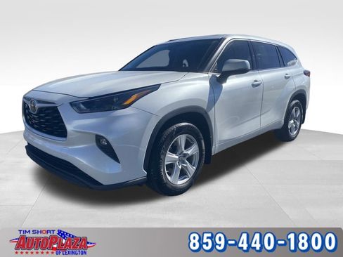 Used 2022 Toyota Highlander LE image 1
