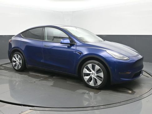 Used 2020 Tesla Model Y Long Range image 7