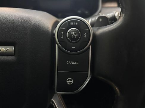 Used 2018 Land Rover Discovery HSE image 19