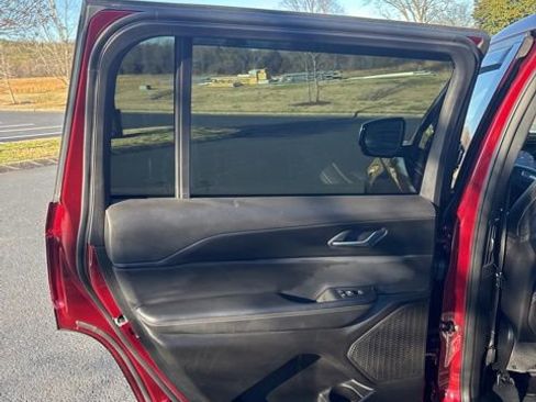 Used 2024 Jeep Grand Cherokee L Altitude image 24