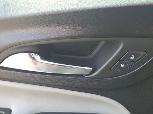 Used 2020 Chevrolet Equinox LS FWD image 18