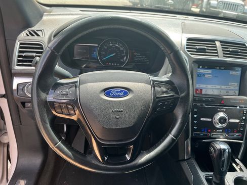 Used 2018 Ford Explorer Limited w/ Equipment Group 301A AWD/4WD image 10