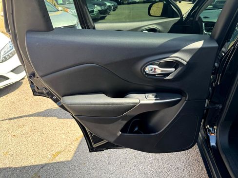 Used 2020 Jeep Cherokee Limited image 14