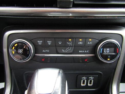 Used 2019 Ford EcoSport SE FWD image 17