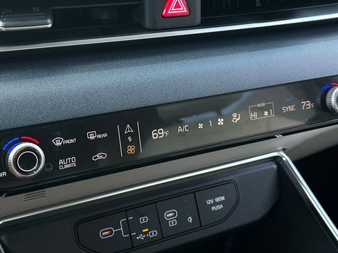 Used 2026 Kia Carnival EX image 23