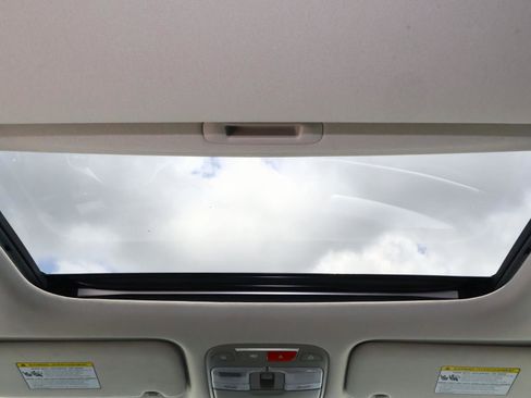 Used 2025 Kia Telluride S FWD image 11