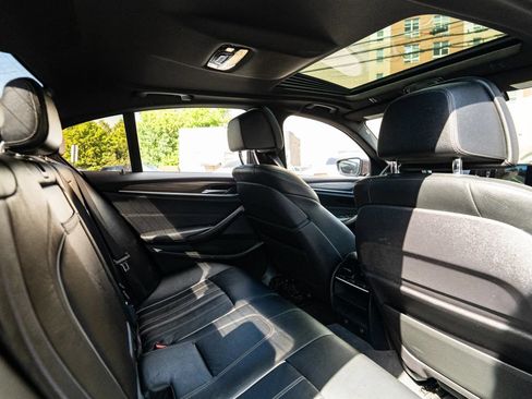 Used 2018 BMW 530i xDrive AWD/4WD image 18