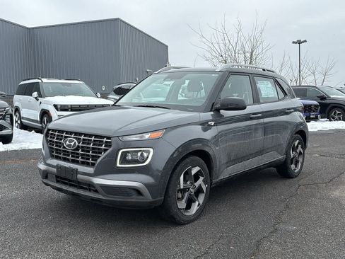 Used 2023 Hyundai Venue Limited w/ Cargo Package image 7