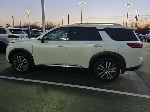 Used 2022 Nissan Pathfinder Platinum w/ Lighting Package (N93) image 8