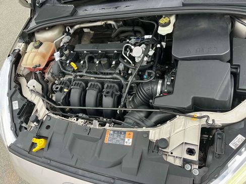 Used 2017 Ford Focus Titanium FWD image 37