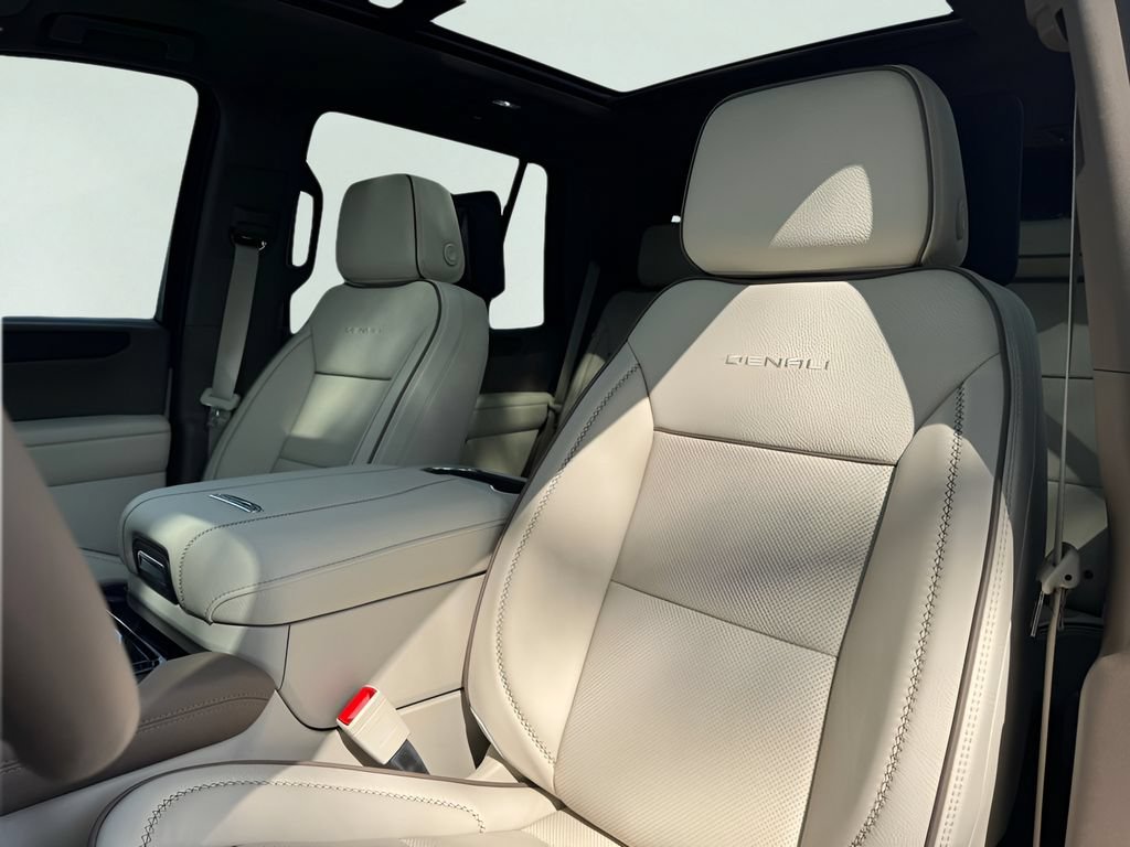New 2026 GMC Yukon Denali w/ Denali Reserve Package AWD/4WD image 7